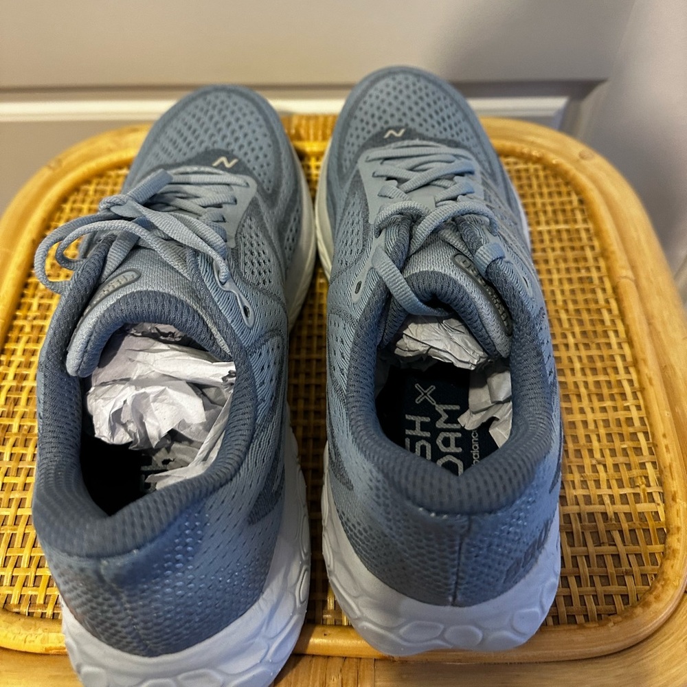Brand new, never worn or tried on. New Balance Fresh Foam 880 size 8.5 women